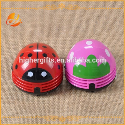 Popular beetle/strawberry shaped mini table vacuum cleaner/Mini desk cleaner